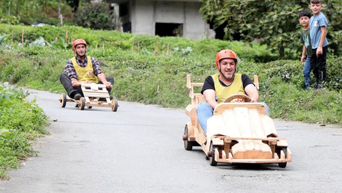 Rize'de tahta arabalar "Laz Ralli"de yarıştı