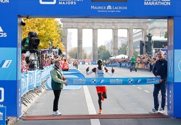 Berlin Maratonu'nun galibi Kipchoge kendisine ait dünya rekorunu geliştirdi
