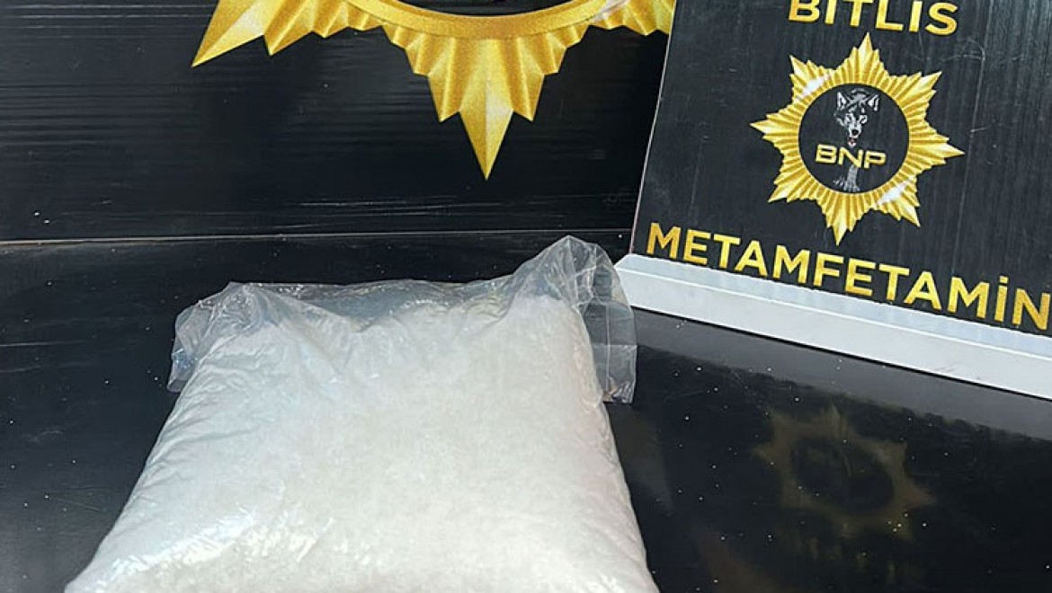 Bitlis'te bir yolcu 846 gram sentetik uyuşturucuyla yakalandı