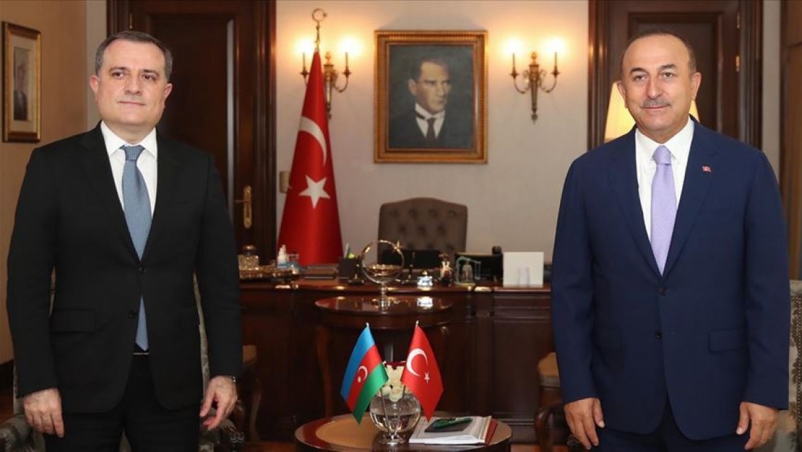 Dışişleri Bakanı Çavuşoğlu Azerbaycanlı mevkidaşı Bayramov ile Ermenistan'ın Gence'ye saldırısını görüştü