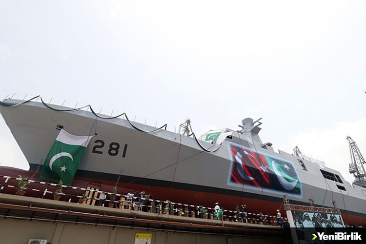 Pakistan MİLGEM Projesi'nin üçüncü gemisi Badr suyla buluştu