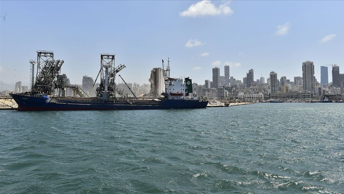 Beyrut Limanı'nda 2 vinç yeniden faaliyete girdi