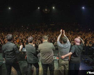 Yüzyüzeyken Konuşuruz yılın ilk İstanbul konserinde binlerce kişiyle buluştu