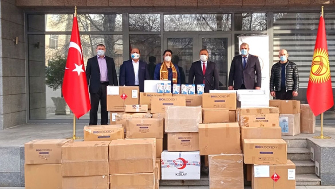 Türkiye'nin Kırgızistan'daki Ahıska Türklerine gönderdiği tıbbi malzeme teslim edildi