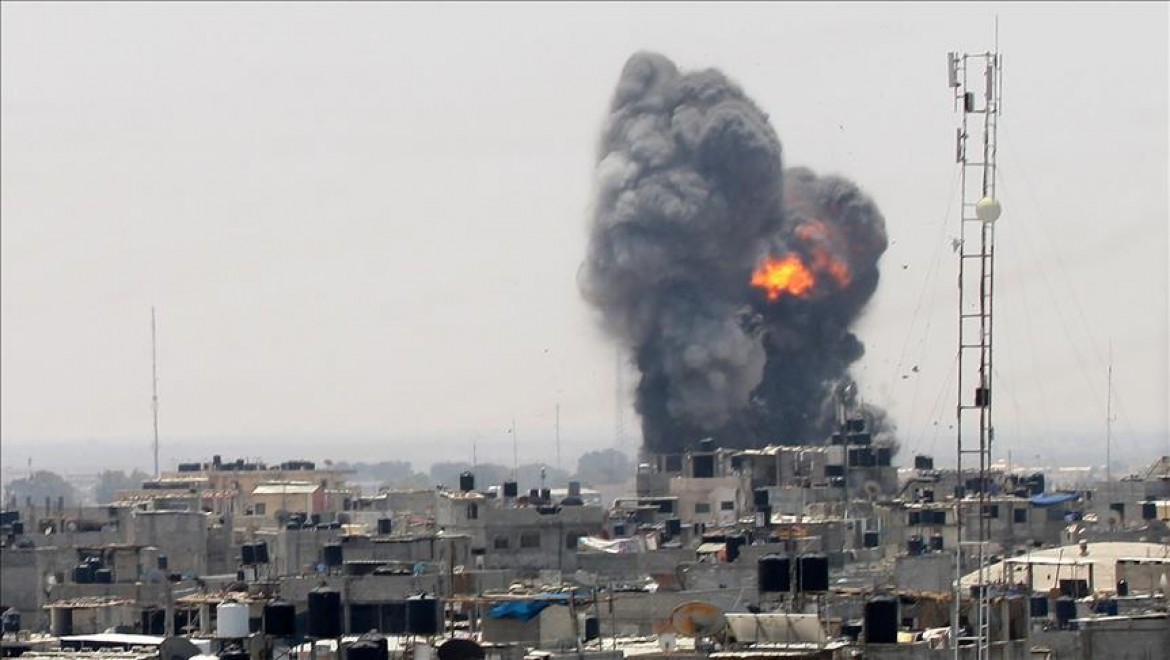 Gazze'ye Hava Saldırısı: Yaralılar Var