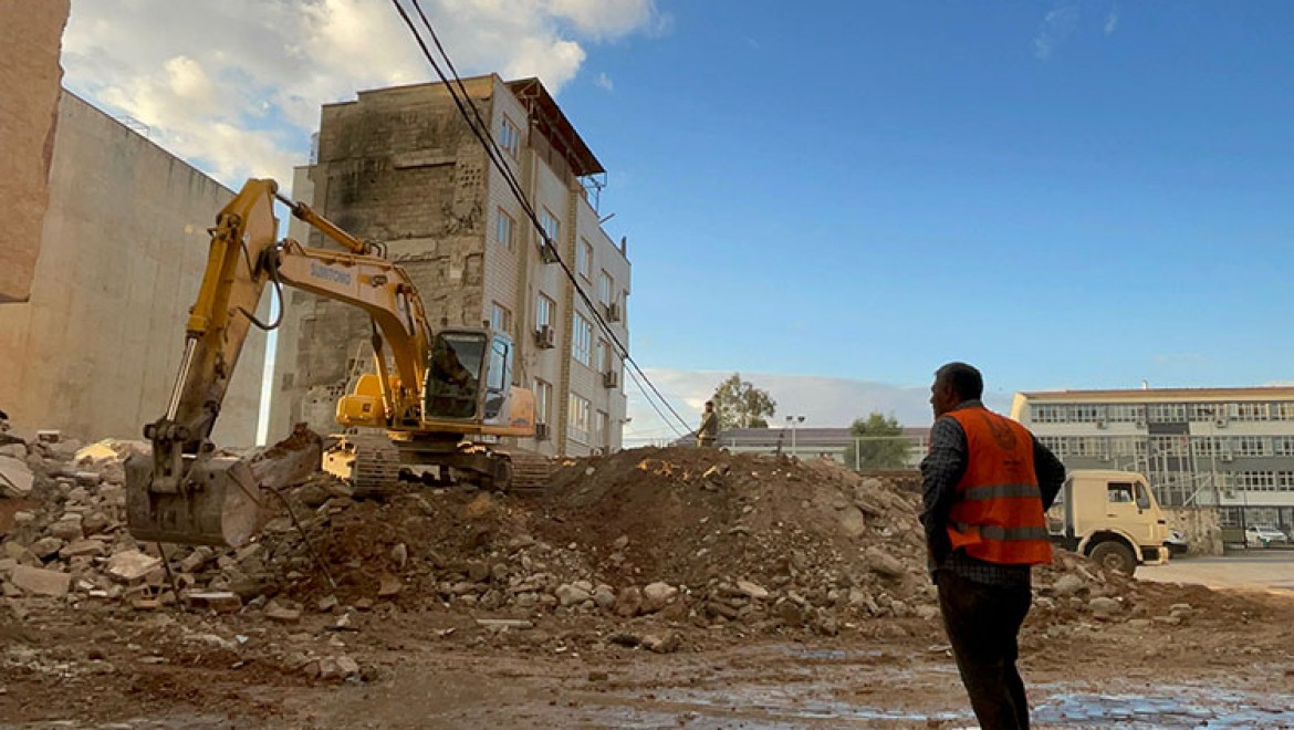 Şanlıurfa'da ağır hasarlı binaların yüzde 56'sının yıkımı tamamlandı