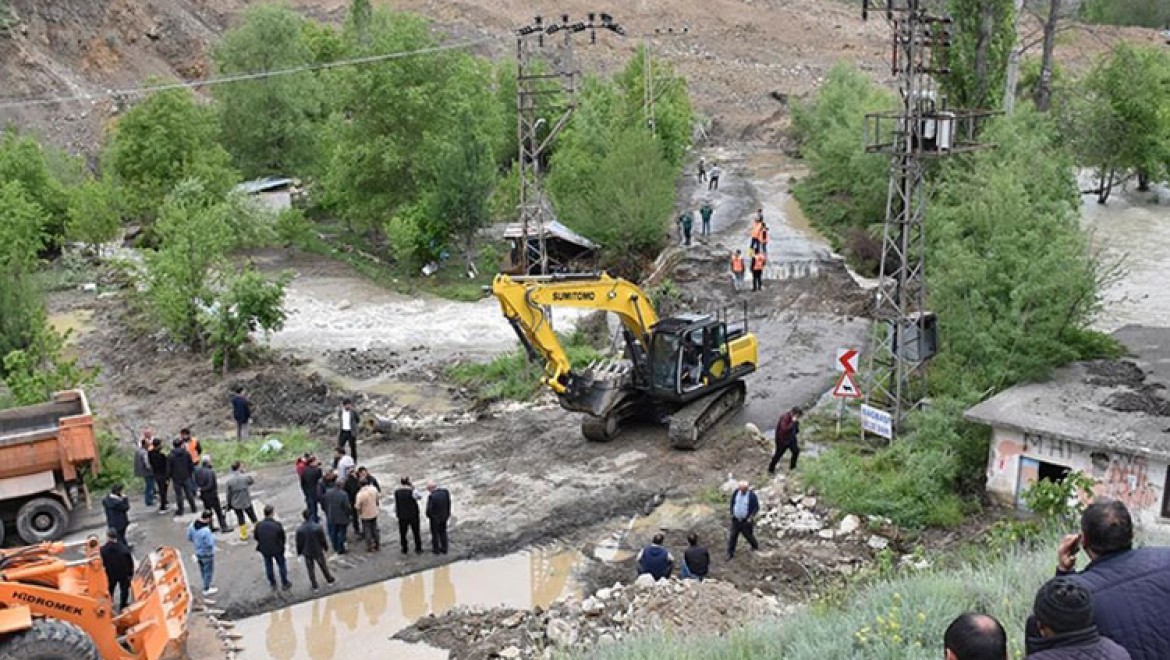 Erzurum'da HES barajı borusundaki sızma heyelana yol açtı