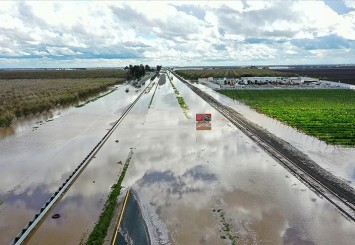 ABD'nin California eyaleti "atmosferik nehir" denilen hava şartları ile boğuşuyor