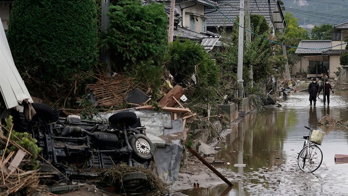 Japonya'da fırtınadan kaçan evsizler barınağa alınmadı
