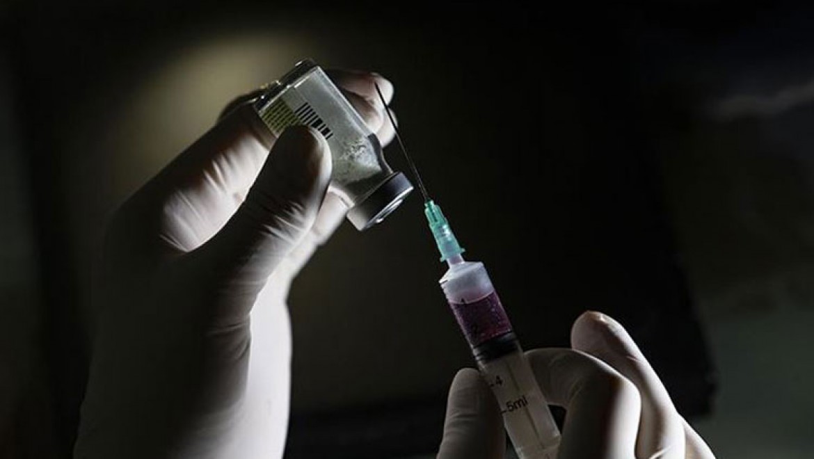 Oxford Üniversitesi ve AstraZeneca'nın Kovid-19 aşı adayı yaşlılar için umut vadediyor