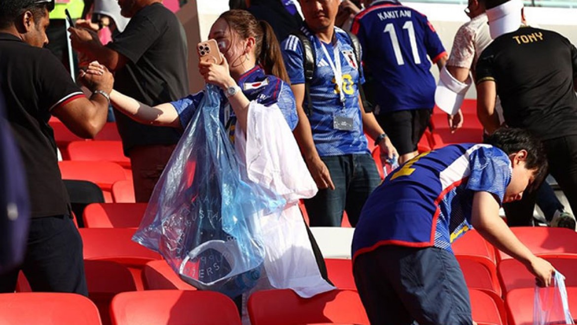 Japon taraftarlar, 2022 Dünya Kupası'nda örnek davranışlarıyla takdir topluyor