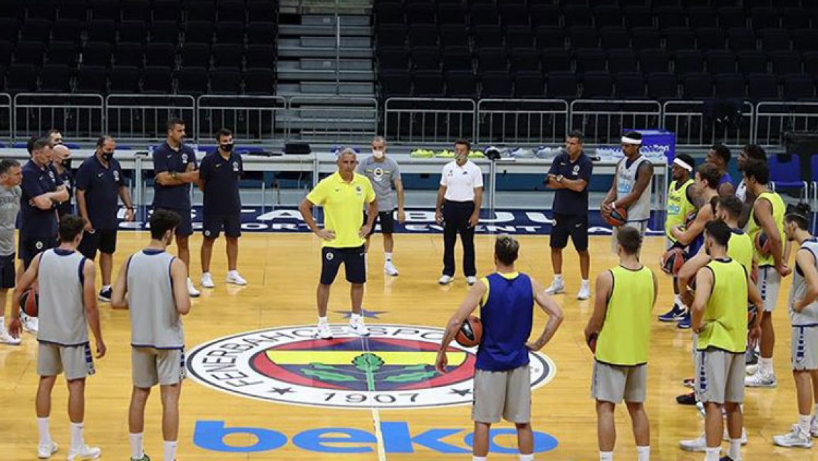 Fenerbahçe Beko, başantrenör Kokoskov yönetiminde ilk antrenmanını yaptı