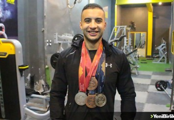 Trafik kazasında iki bacağını kaybeden Mısırlı Adil, halterde 13 madalya topladı
