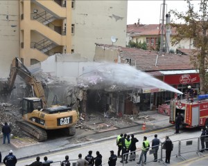 Malatya'da çöken binanın kalan enkazını kaldırma çalışmaları tamamlandı