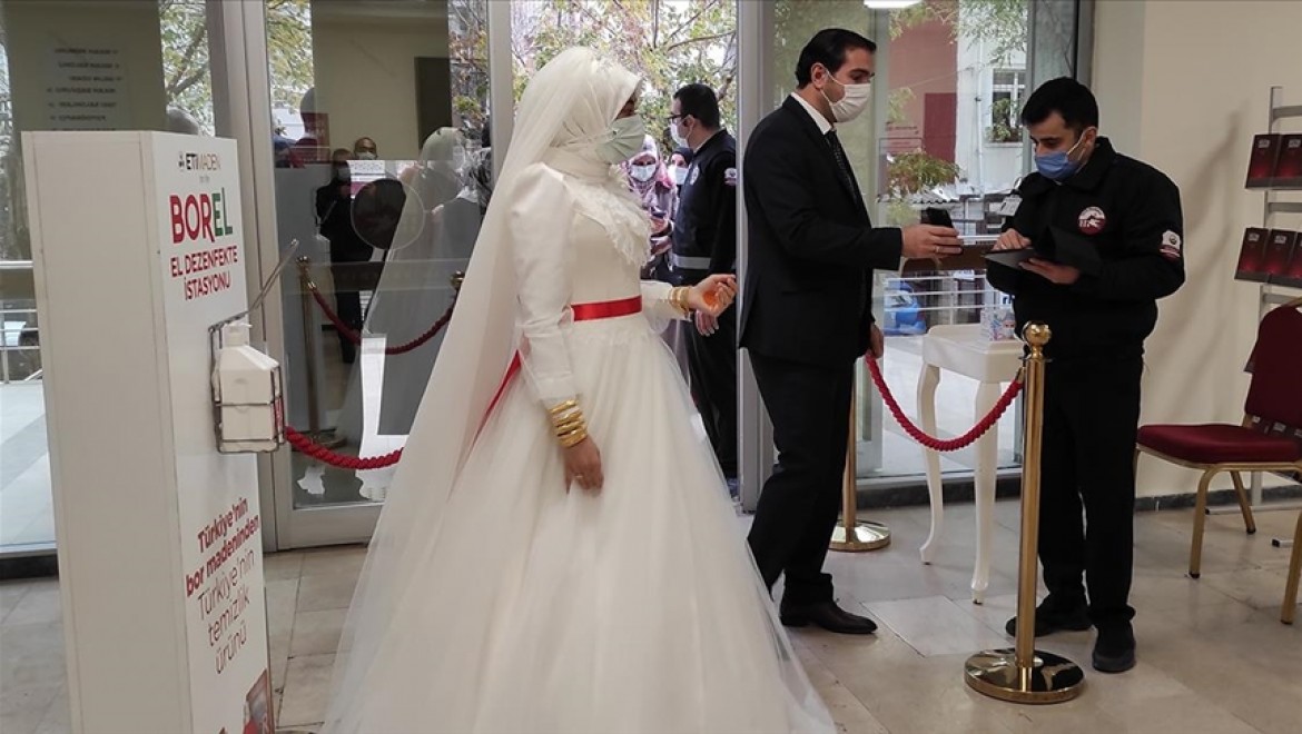İstanbul'daki nikah salonlarında yoğunluk yaşanıyor