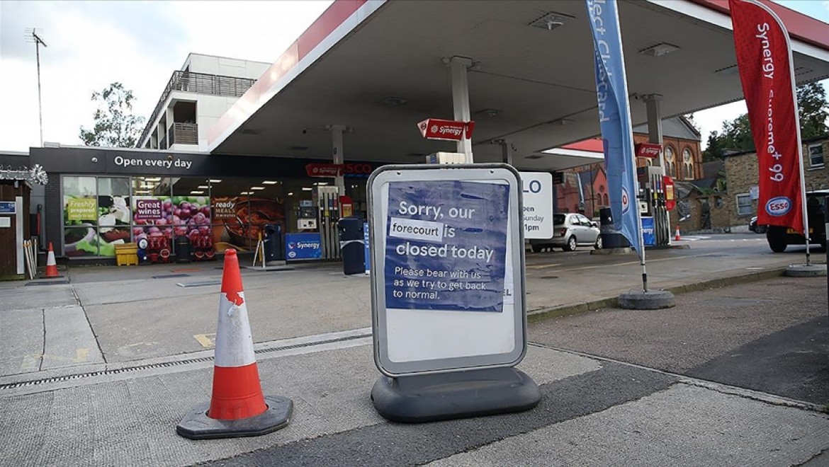 İngiltere'de benzin fiyatı litre başına 1,42 sterlinle rekor seviyeye yükseldi
