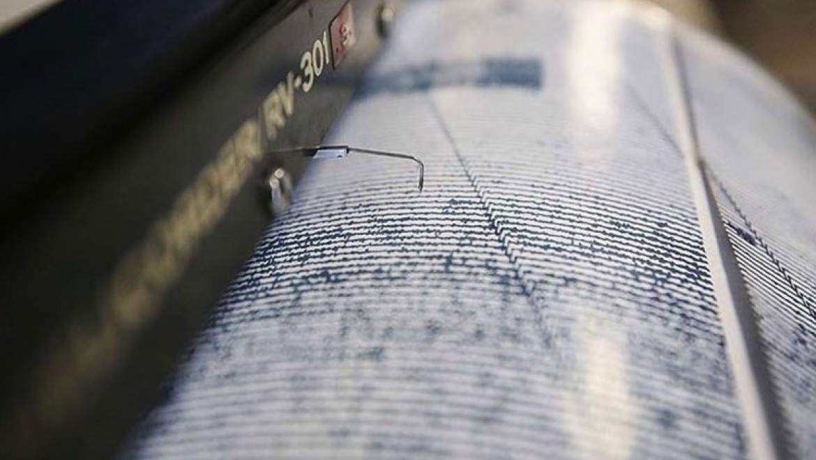 İran'ın Türkiye sınırı yakınlarındaki Hoy kentinde 5 büyüklüğünde deprem
