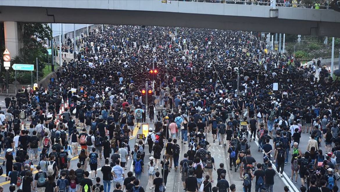 Hong Kong'da iade tasarısına karşı gösteriler hız kesmiyor