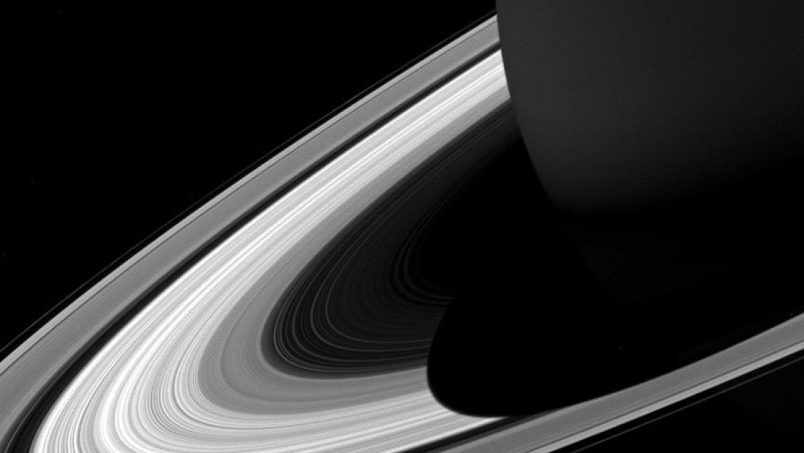 Cassini, Satürn'ün aydınlanma çizgisini görüntüledi