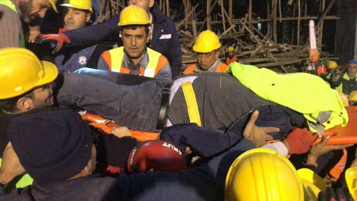 Gaziantep'te çöken iskelenin altında kalan mühendis yaşamını yitirdi