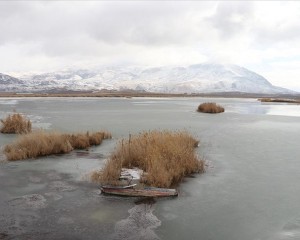 Sivas'ta Ulaş Gölü'nün yüzeyi buz tuttu