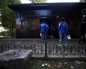 Düzce'de gönüllü gençler ecdat yadigarı asırlık camileri temizledi