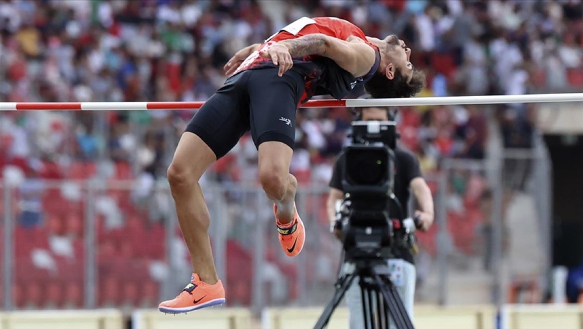 Milli atlet Alperen Acet, Rusya'daki Yüksek Atlamalar Festivali'nde üçüncü oldu