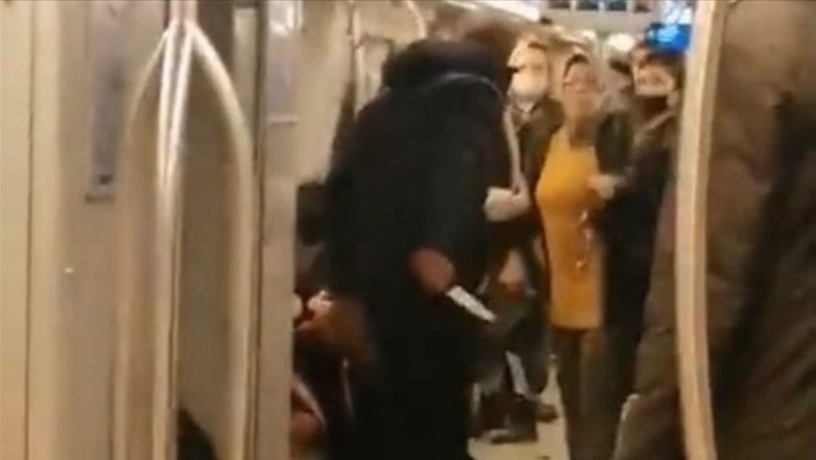 Metrodaki bıçaklı saldırı 'güvenlik zafiyeti' tartışmasına neden oldu