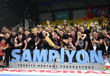 Hentbol Erkekler Süper Kupa'da şampiyon Beşiktaş Safi Çimento oldu