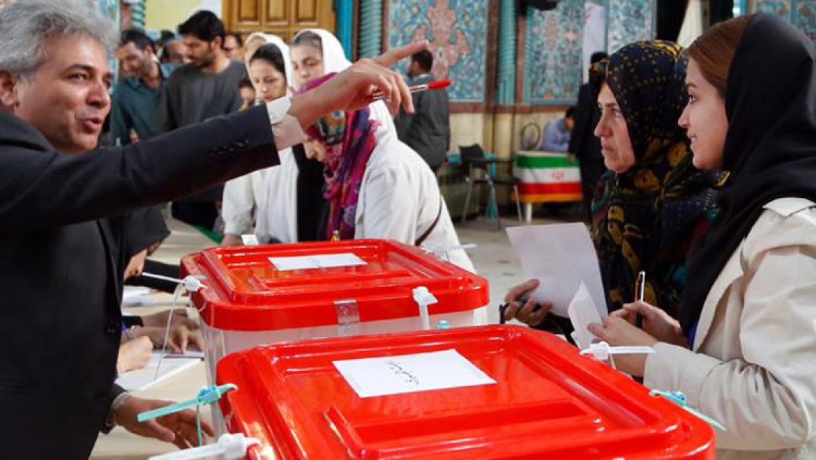 İran'da halk cumhurbaşkanlığı seçimleri için sandık başında