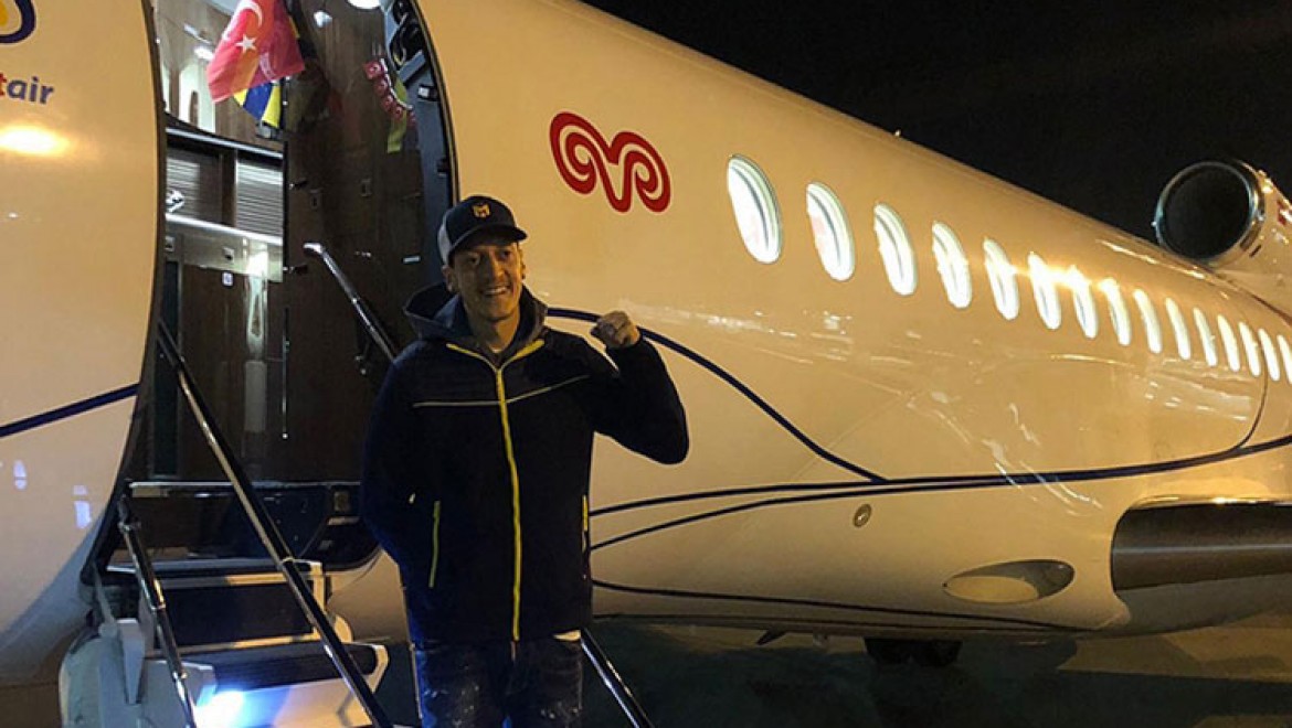 Mesut Özil İstanbul'a geliyor