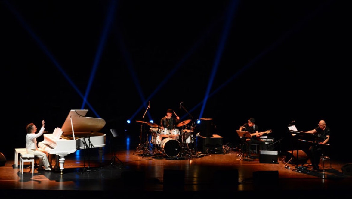 Timur Selçuk'tan Muhteşem 50. Yıl Konseri