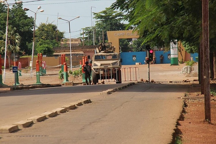 Burkina Faso'da ordu iktidara el koydu