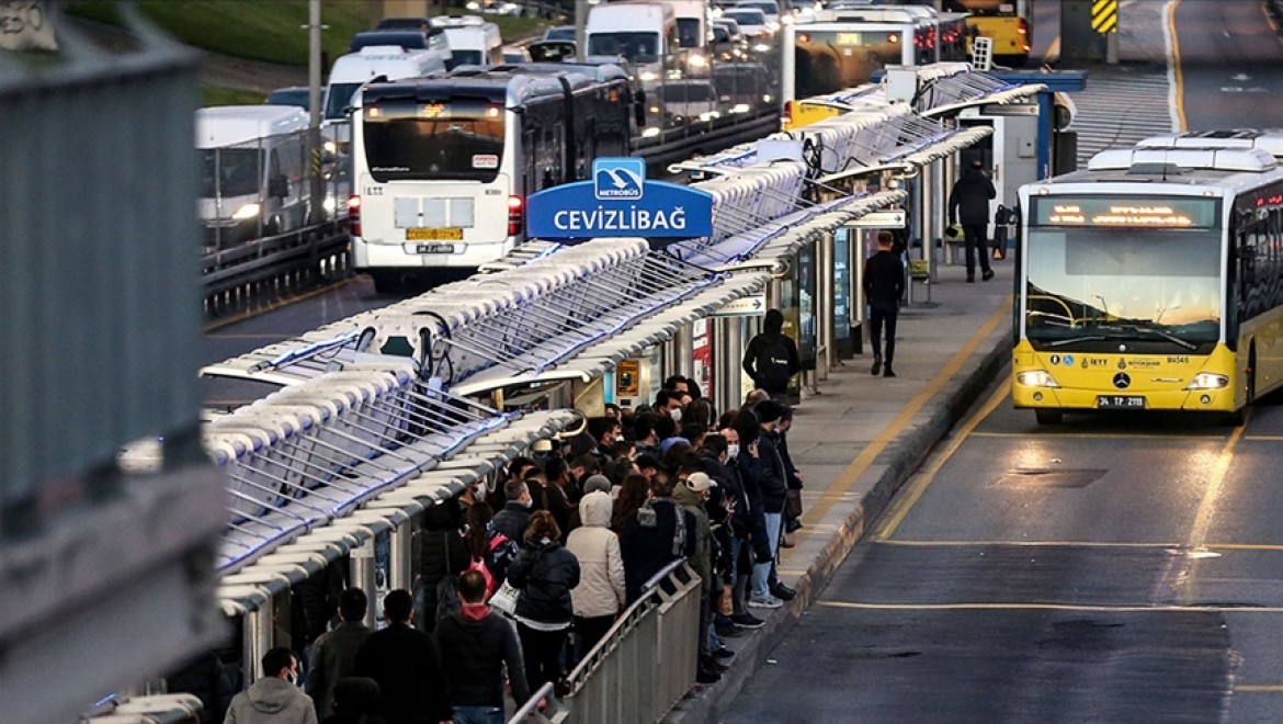 İstanbul'da, toplu taşımada oluşabilecek yoğunluğun azaltılması için bazı tedbirler alındı