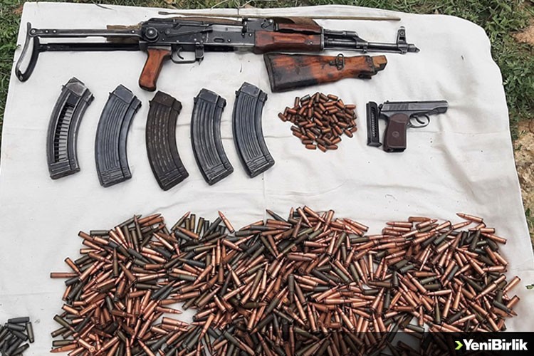 Van'da PKK'lı teröristlere ait silah ve örgütsel malzeme ele geçirildi