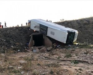 Erzurum'da yolcu otobüsü şarampole devrildi: 3 ölü