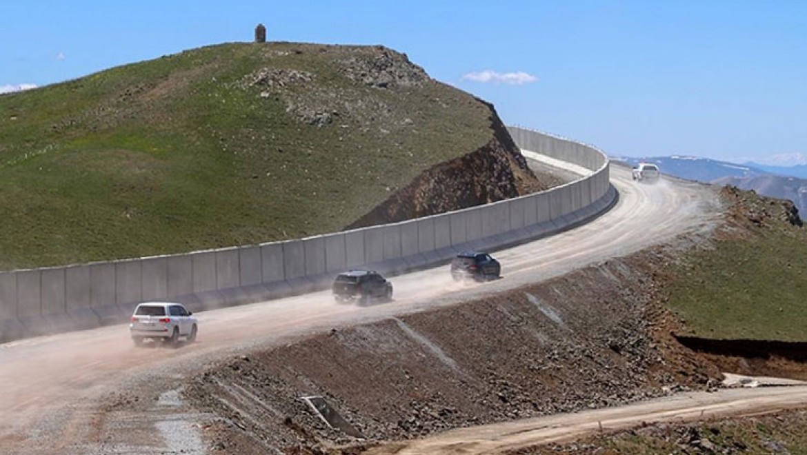 Van-İran sınırındaki güvenlik duvarı çalışmaları sürüyor