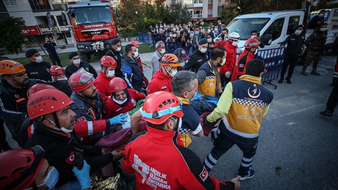 İzmir depreminde yaralananların bilgisine 184 SABİM hattından ulaşılabiliyor