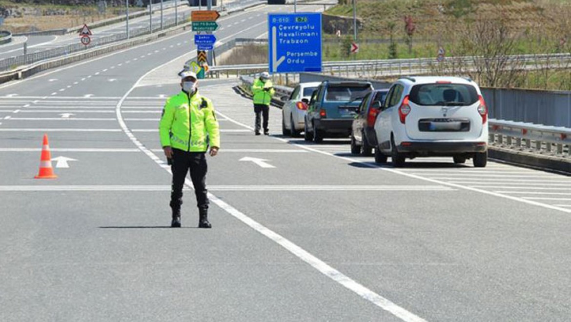 İstanbul'dan Trabzon'a kadar ehliyetsiz araç kullanan sürücüye ceza