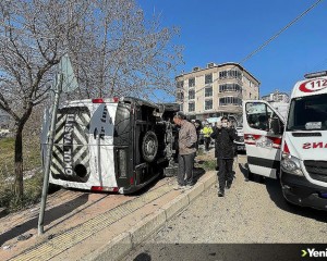 Samsun'da öğrenci servisi ile otomobil çarpıştı