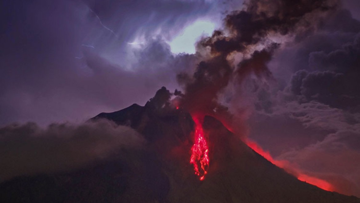 Sinabung Yanardağı'nda patlama
