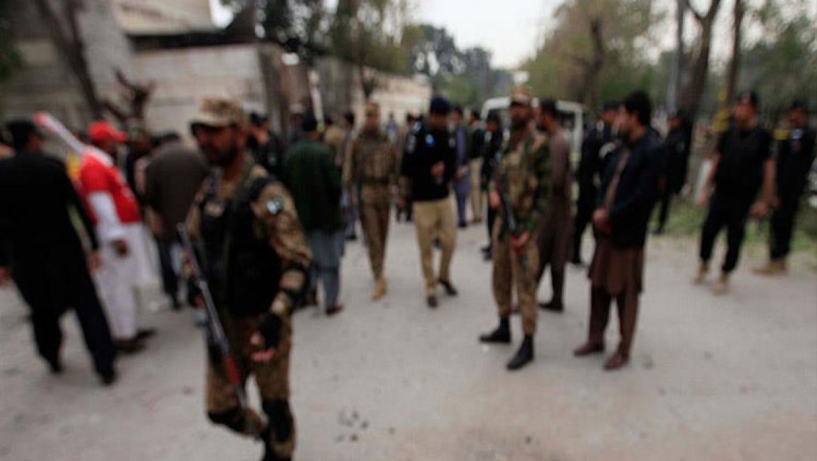 Pakistan'da türbeye bombalı saldırı: 50 kişi hayatını kaybetti