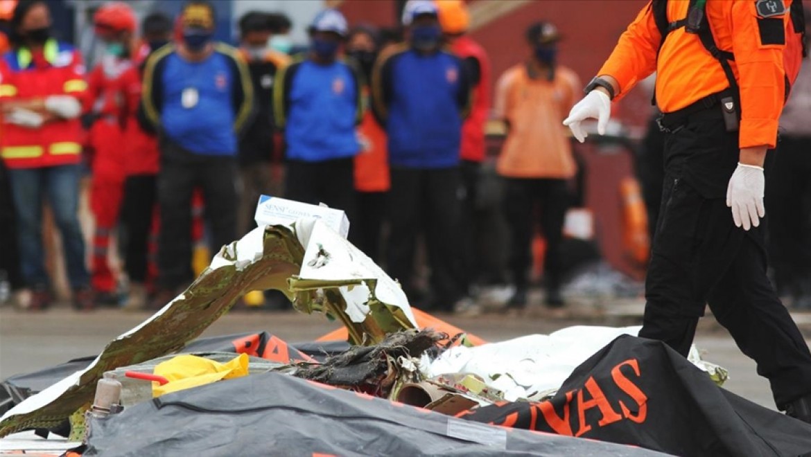 Endonezya'da düşen yolcu uçağının ikinci karakutusu içi boş halde bulundu