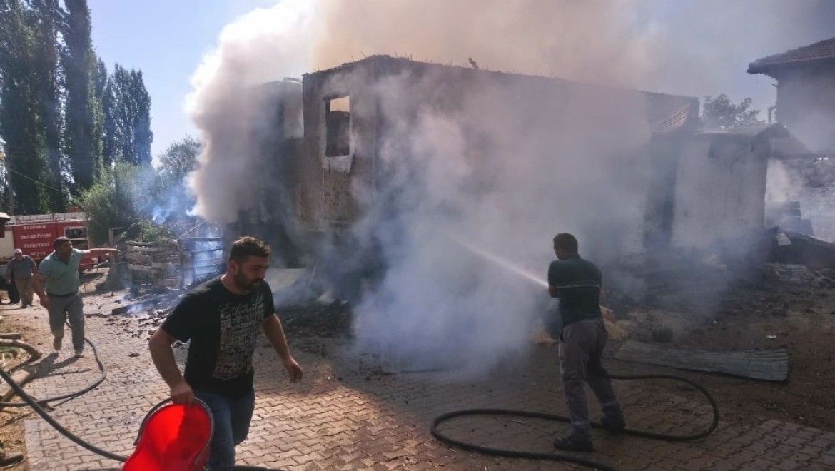 Eldivan'da ev yangını