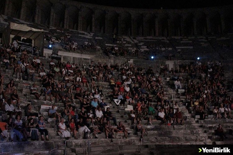 Aspendos Antik Tiyatrosu yabancı sanatçıları ağırlıyor