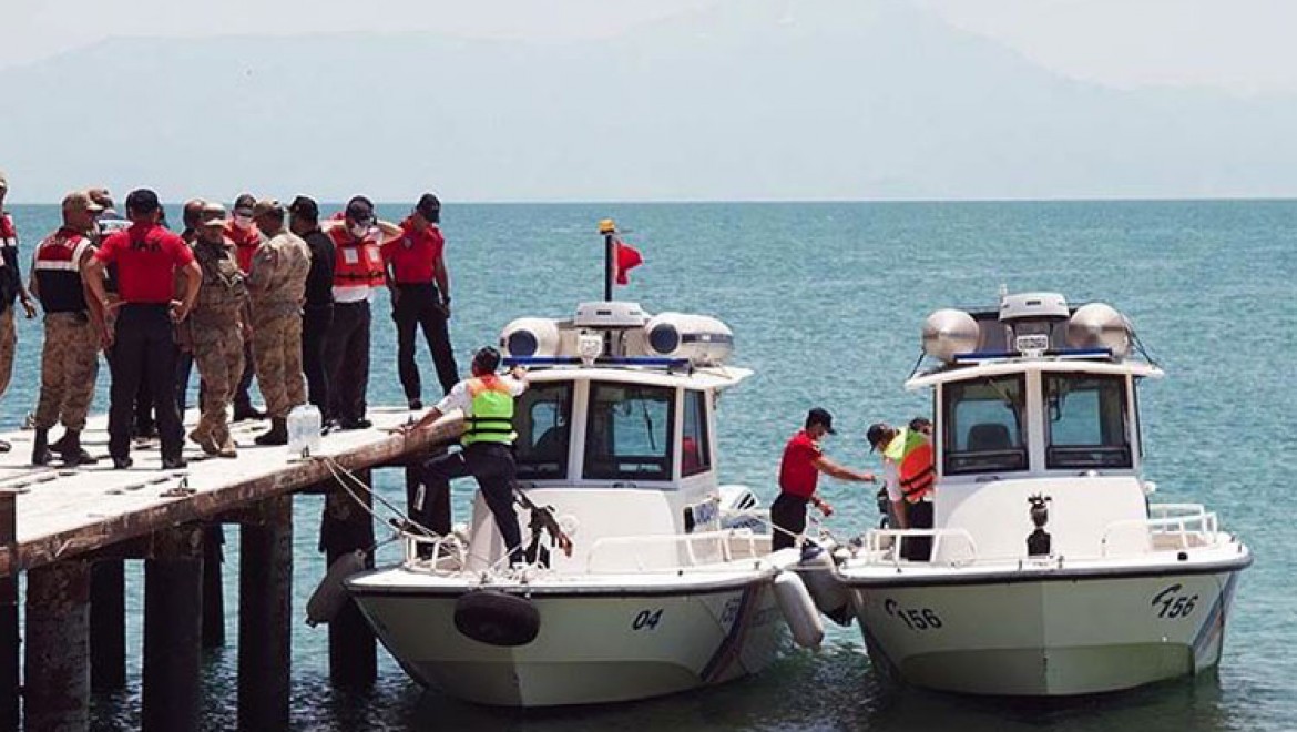 Van Gölü'nde kaybolan tekneyi arama çalışmalarında 2 kişinin daha cesedi bulundu
