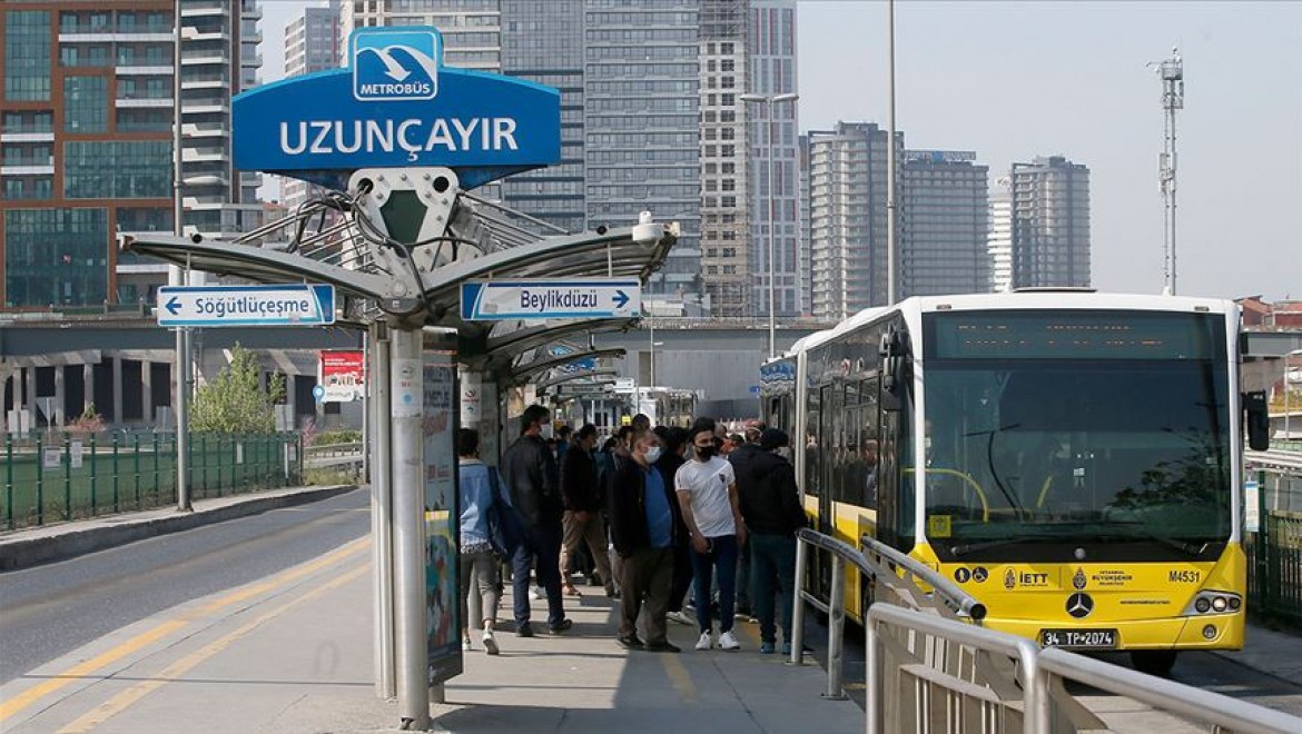 İstanbul Hıfzıssıhha Kurulu'ndan ayakta yolcu taşıyan otobüs ve metrobüslarda yolcu kapasitesi kararı