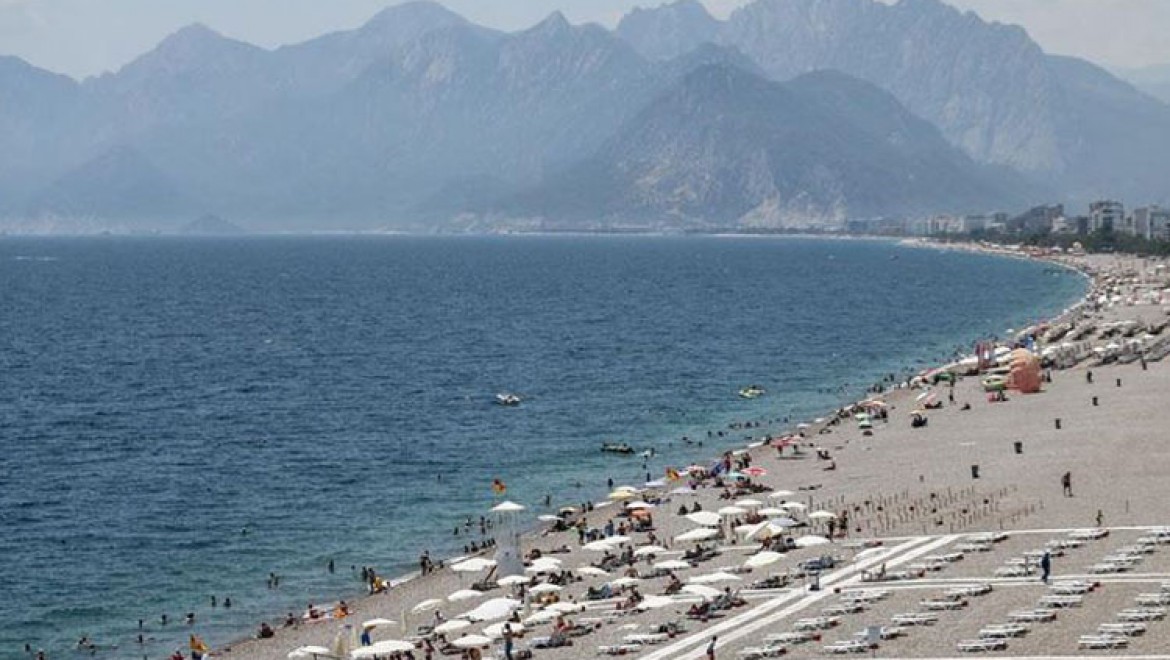 Antalya sahillerinde bayram sonrası sakinlik yaşandı