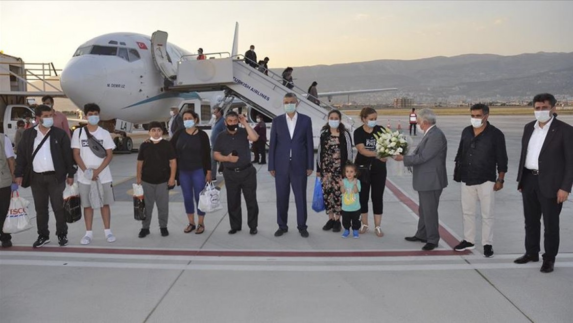 Avrupa'dan Kahramanmaraş Havalimanı'na ilk kez iniş yapan yolcu uçağı törenle karşılandı