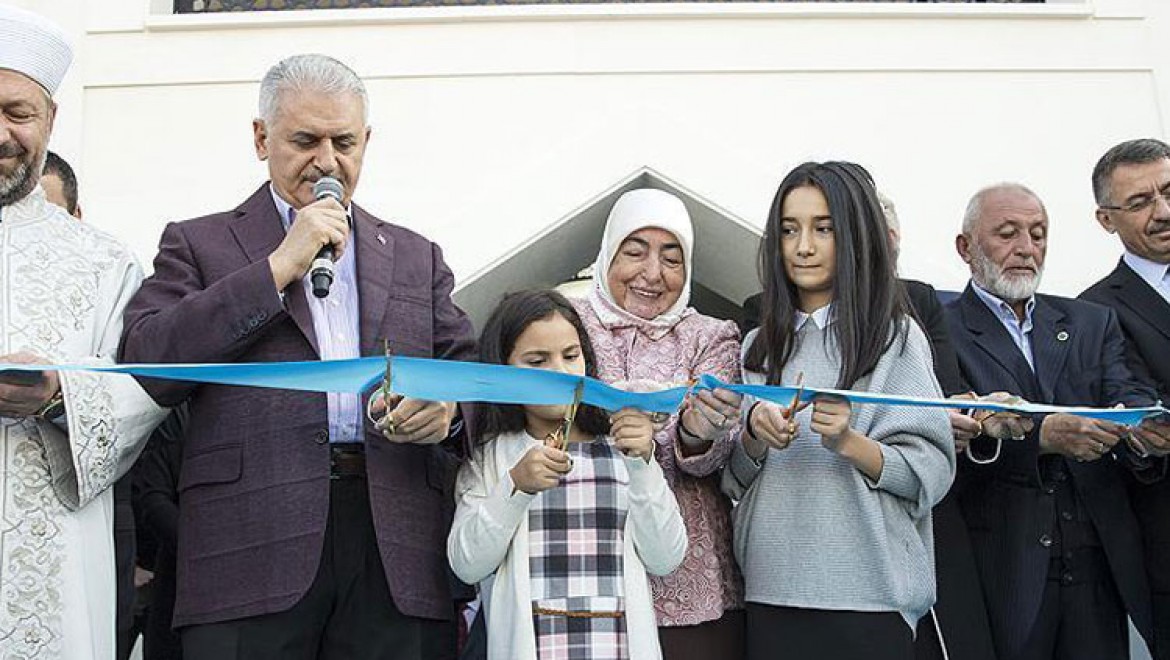Başbakan Yıldırım Amine Hatun Camisi'nin açılışını yaptı
